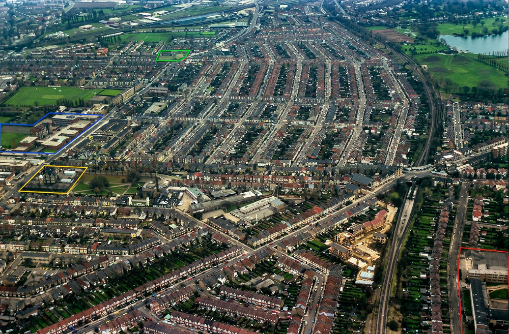 Below is an aerial picture taken by the webmaster (Andy Lambert) around 1980, looking down on the 'Southfield Grid' while flying
        somewhere above West Hill. On the left in Blue is marked out...