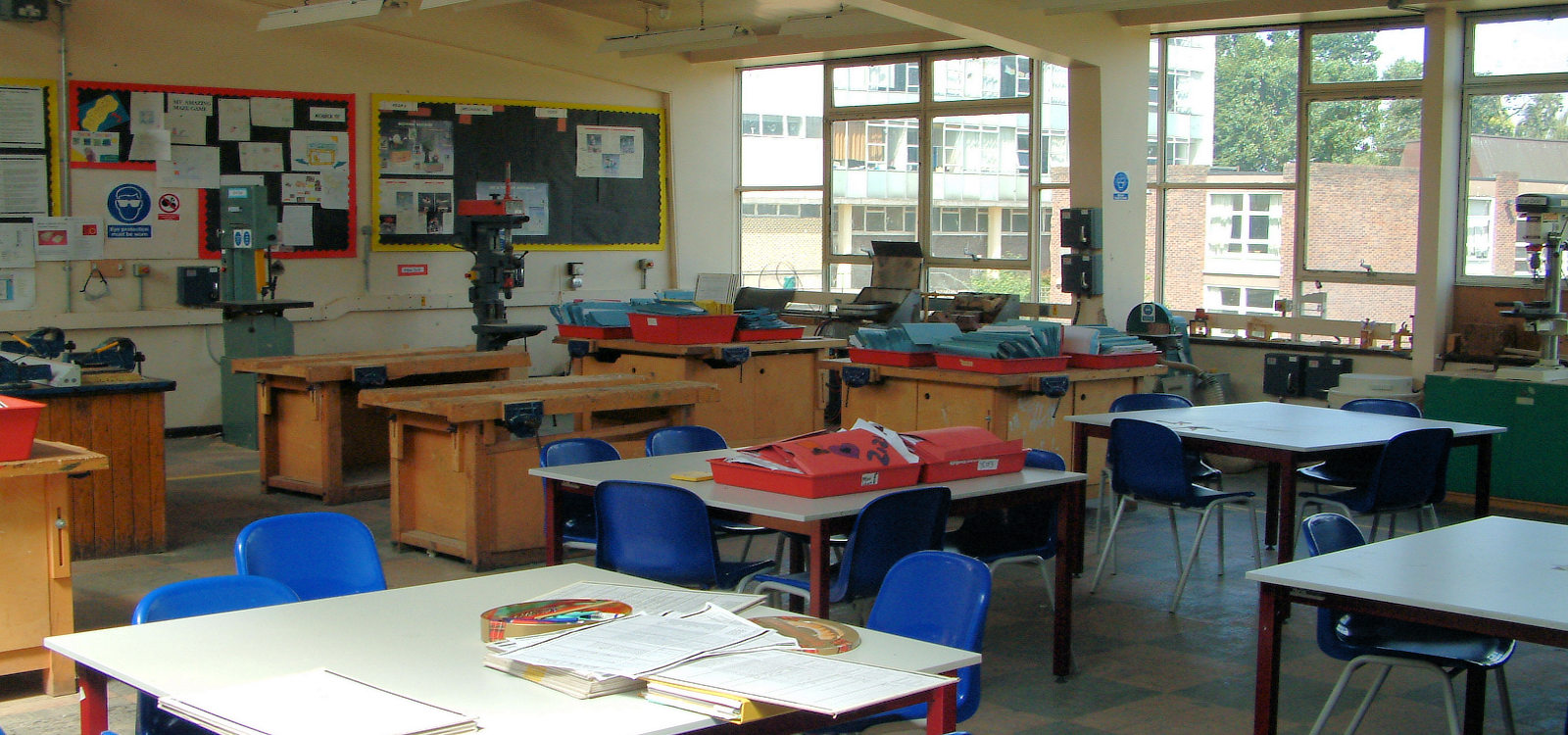 Photograph representing the site's collection of pictures, videos and magazines